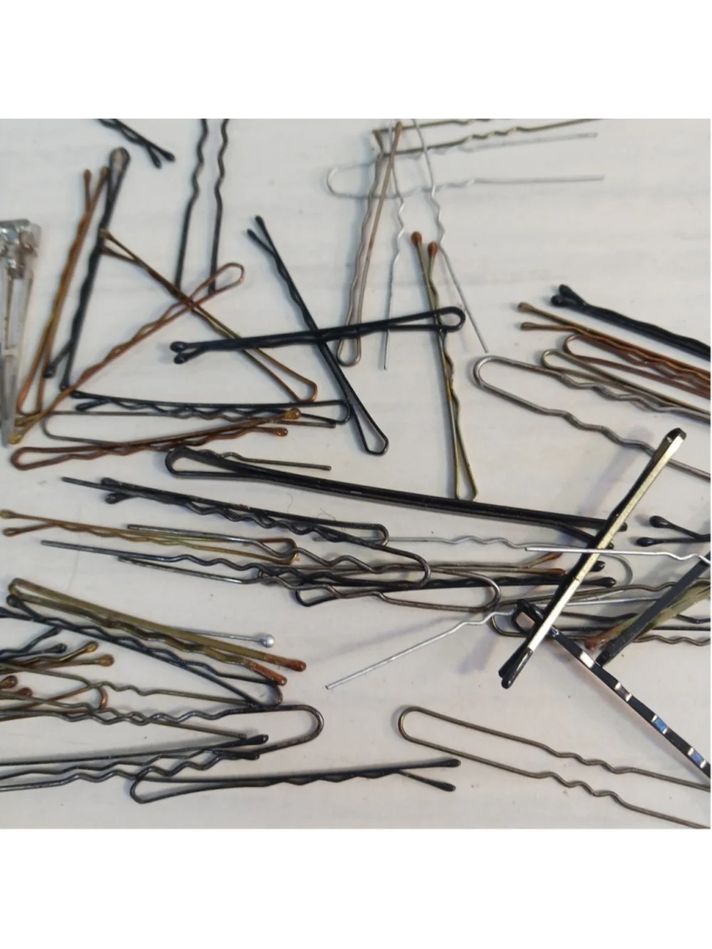 Lot Of Vintage Hair Pins And Bobby Pins Clips As Seen In Photos Beautician Retro